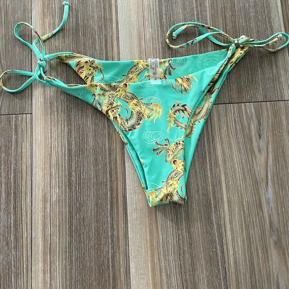 Adorable 2 Piece Women’s Bikini (Dragon Design) - Picture 6 of 8